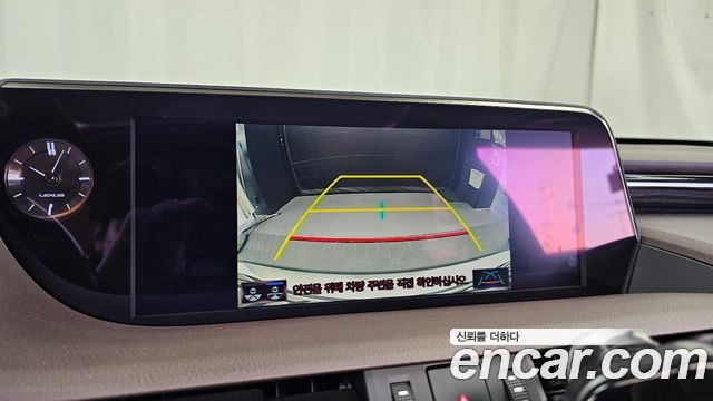 Lexus ES 2021 — photo 15
