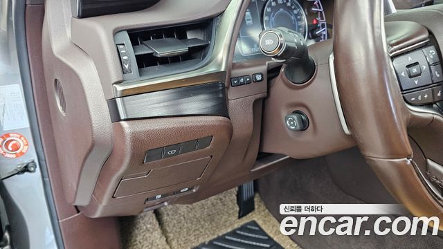 Lexus ES 2021 — photo 16
