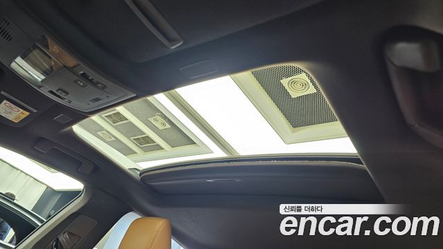 Lexus ES 2021 — photo 18