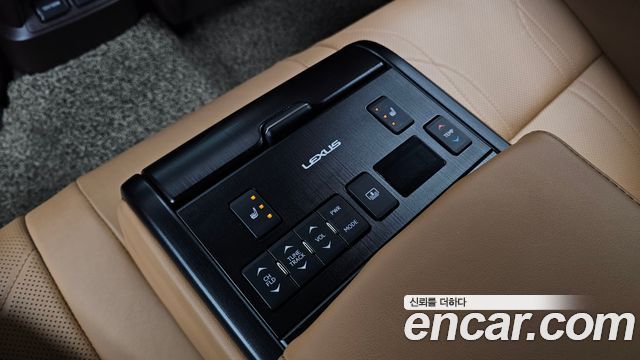 Lexus ES 2021 — photo 19