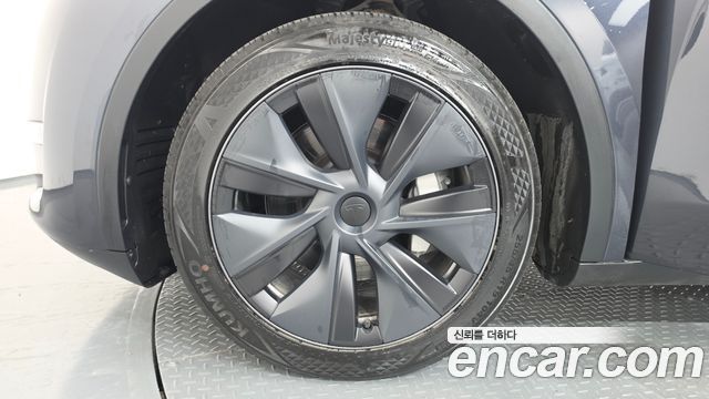 Tesla Model Y 2024 — photo 5