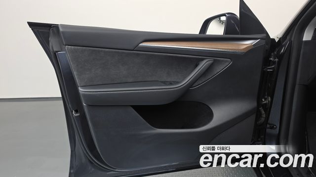 Tesla Model Y 2024 — photo 14