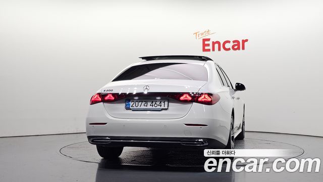 Mercedes-Benz E-Class 2024 — photo 4