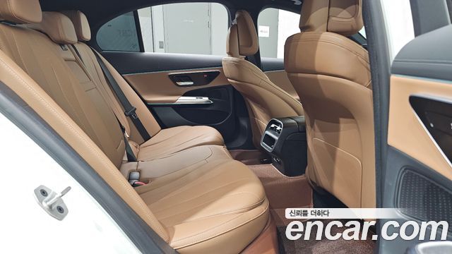 Mercedes-Benz E-Class 2024 — photo 17