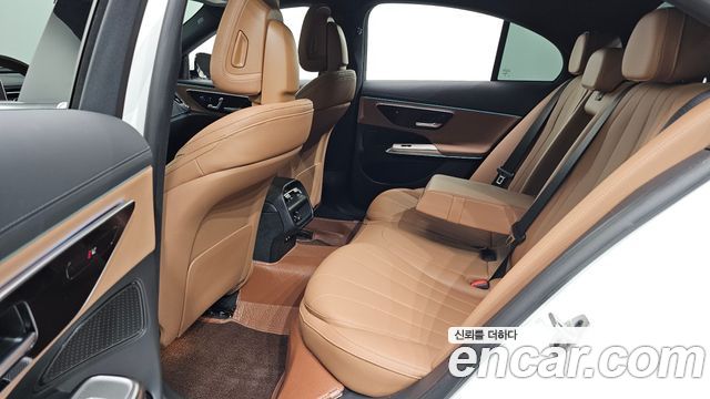 Mercedes-Benz E-Class 2024 — photo 18