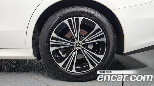 Mercedes-Benz E-Class 2024 — photo 7