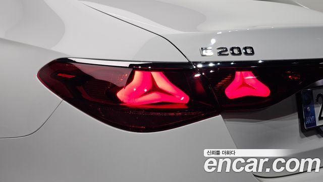 Mercedes-Benz E-Class 2024 — photo 9