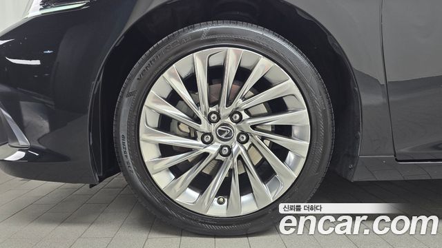 Lexus ES 2023 — photo 5