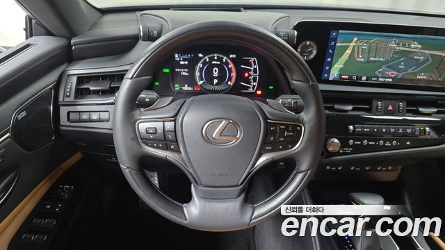 Lexus ES 2023 — photo 18