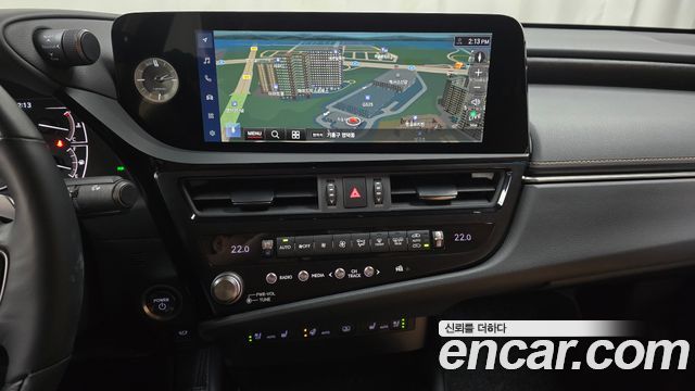 Lexus ES 2023 — photo 19