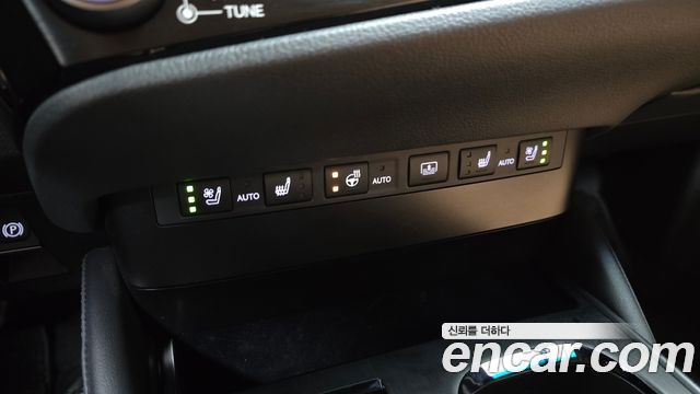 Lexus ES 2023 — photo 22