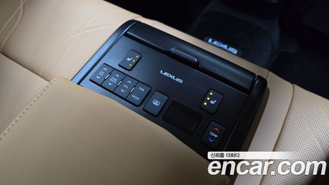 Lexus ES 2023 — photo 30