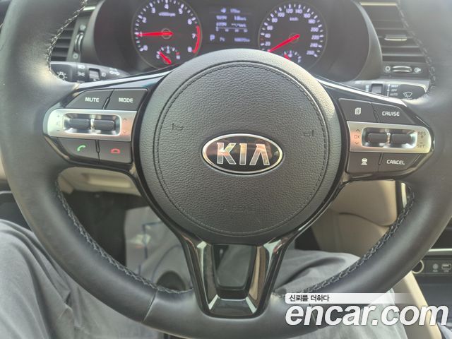 Kia K7 2016 — photo 11