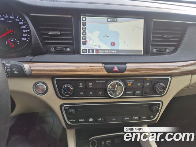 Kia K7 2016 — photo 12