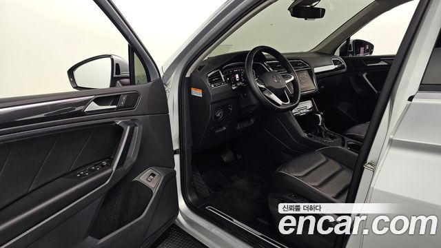 Volkswagen Tiguan 2022 — photo 13