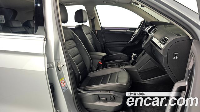 Volkswagen Tiguan 2022 — photo 17