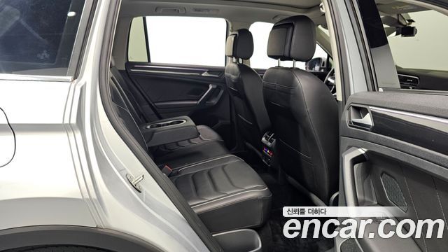 Volkswagen Tiguan 2022 — photo 18