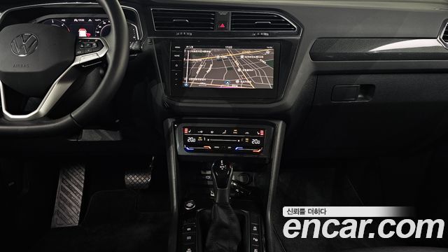 Volkswagen Tiguan 2022 — photo 20