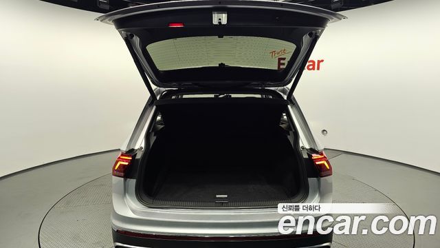 Volkswagen Tiguan 2022 — photo 26