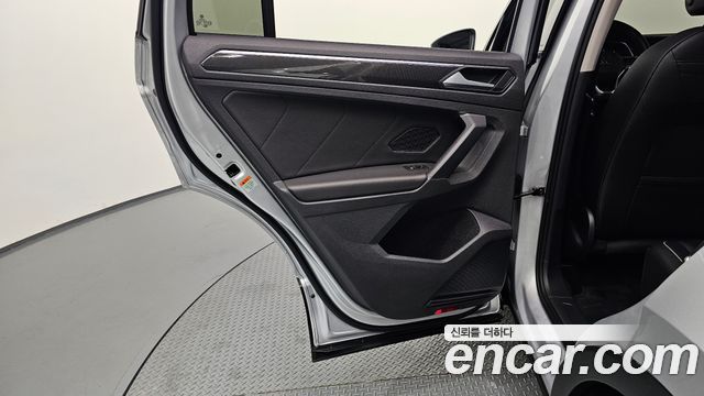Volkswagen Tiguan 2022 — photo 15