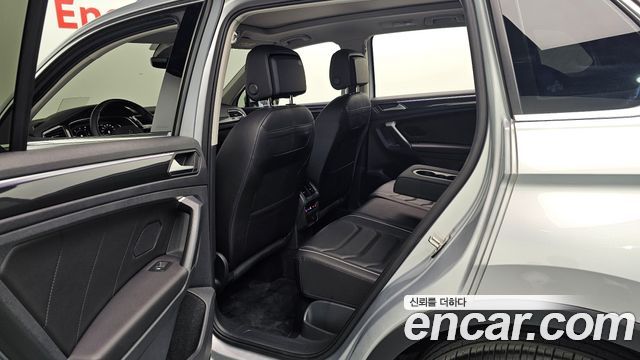 Volkswagen Tiguan 2022 — photo 16