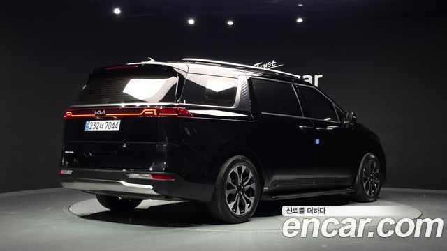 Kia Canival 2023 — photo 2
