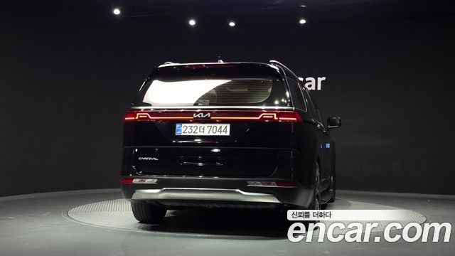 Kia Canival 2023 — photo 4