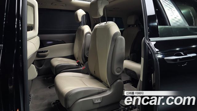 Kia Canival 2023 — photo 17