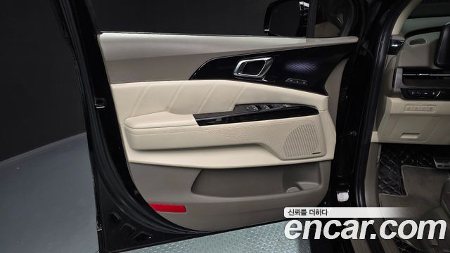 Kia Canival 2023 — photo 14