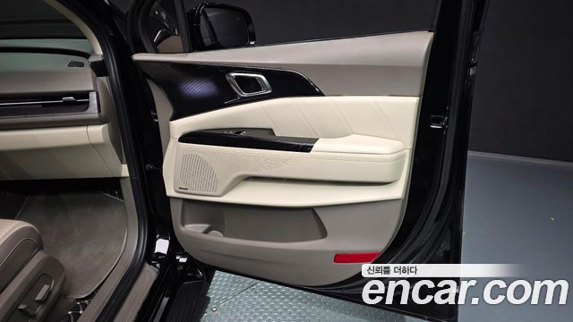 Kia Canival 2023 — photo 15
