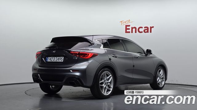 Infiniti Q30 2017 — photo 2