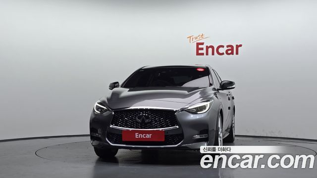 Infiniti Q30 2017 — photo 3