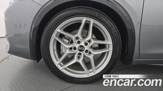 Infiniti Q30 2017 — photo 5