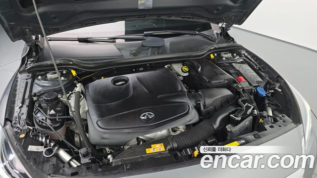 Infiniti Q30 2017 — photo 6
