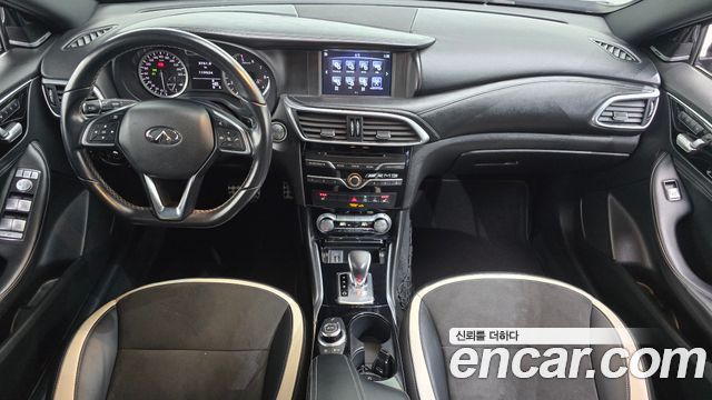 Infiniti Q30 2017 — photo 10