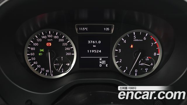 Infiniti Q30 2017 — photo 11