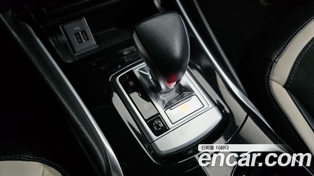 Infiniti Q30 2017 — photo 12