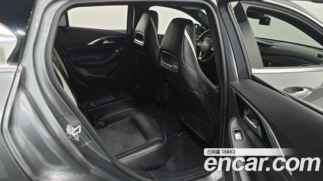 Infiniti Q30 2017 — photo 17