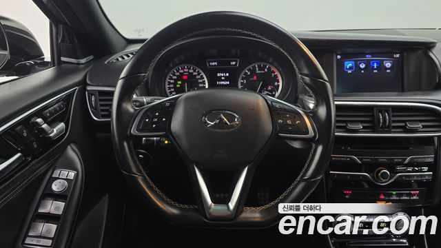 Infiniti Q30 2017 — photo 21