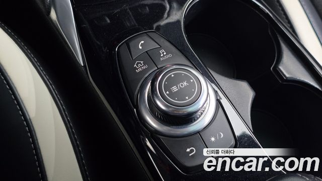 Infiniti Q30 2017 — photo 26