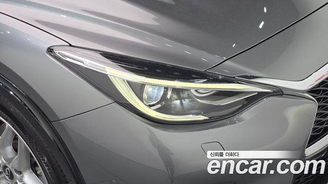 Infiniti Q30 2017 — photo 8