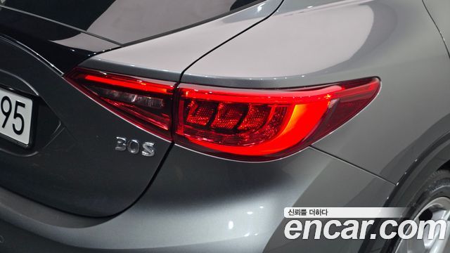 Infiniti Q30 2017 — photo 9