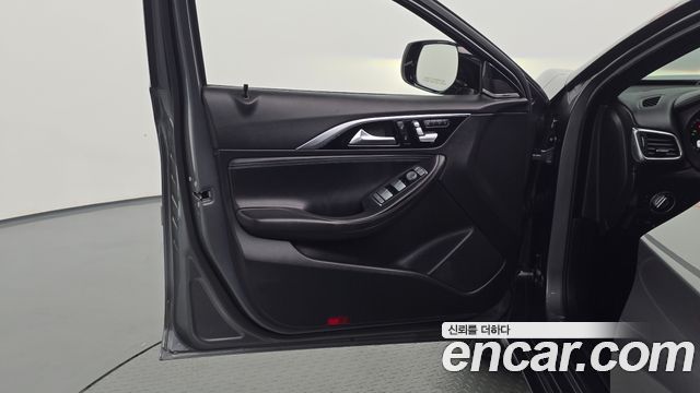 Infiniti Q30 2017 — photo 14