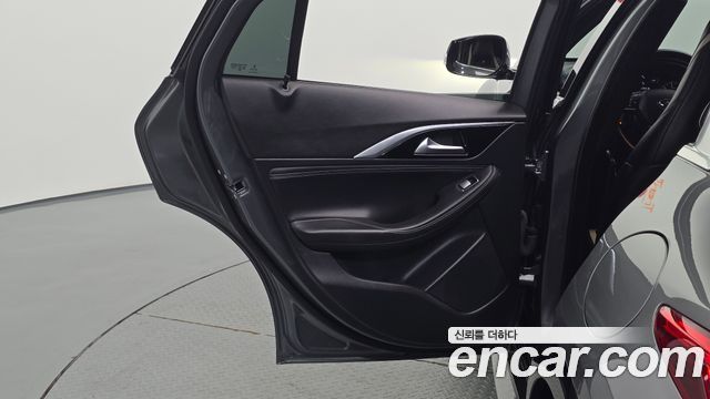 Infiniti Q30 2017 — photo 15