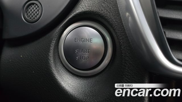 Infiniti Q30 2017 — photo 29