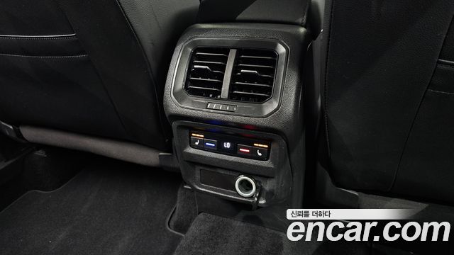 Volkswagen Tiguan 2021 — photo 24