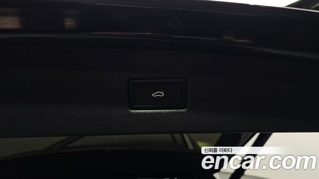 Volkswagen Tiguan 2021 — photo 38