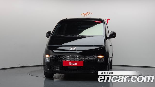 Hyundai Staria 2023 — photo 3