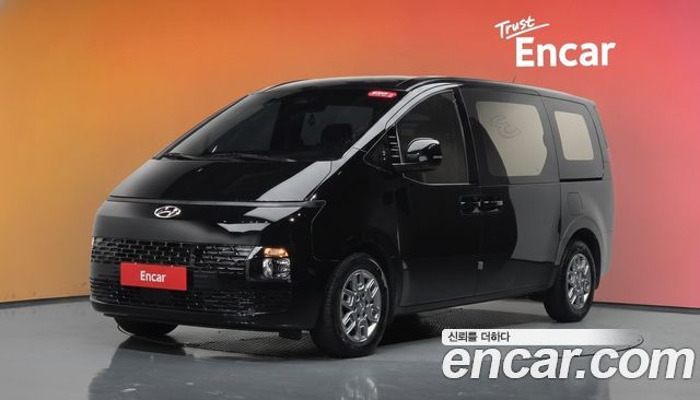 Hyundai Staria 2023 — photo 1