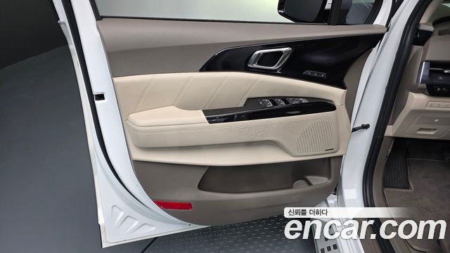 Kia Canival 2021 — photo 14